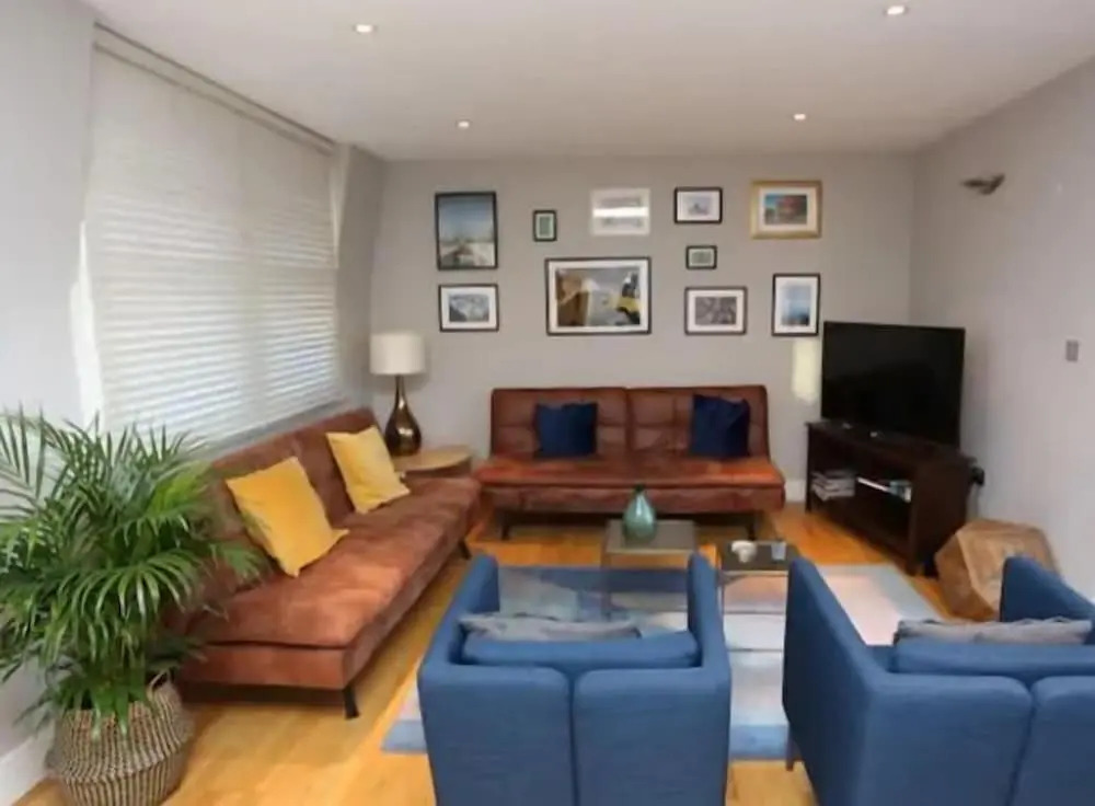 3 Beds 2 Baths Penthouse
