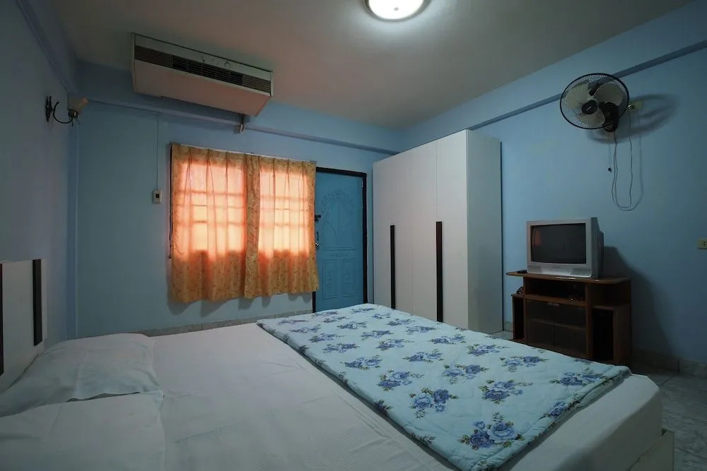 OYO 1004 Naklua Mansion
