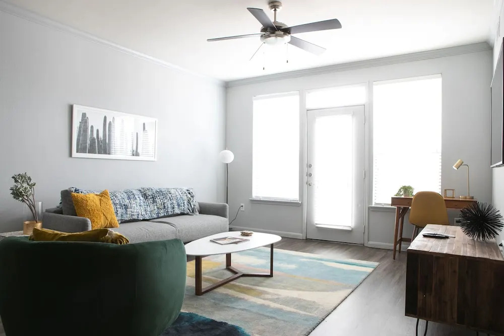 WanderJaunt - Luxe Downtown Austin Apts