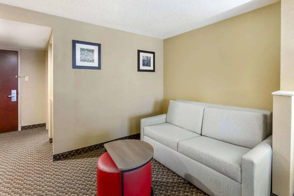 Comfort Inn & Suites Carneys Point - Pennsville