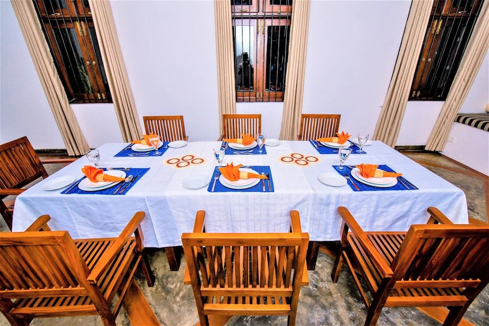 Ardeen Villa - superb 3 bedroom beachfront BB for 6, in Ranna- Tangalle- pick up, serviced, taxes included