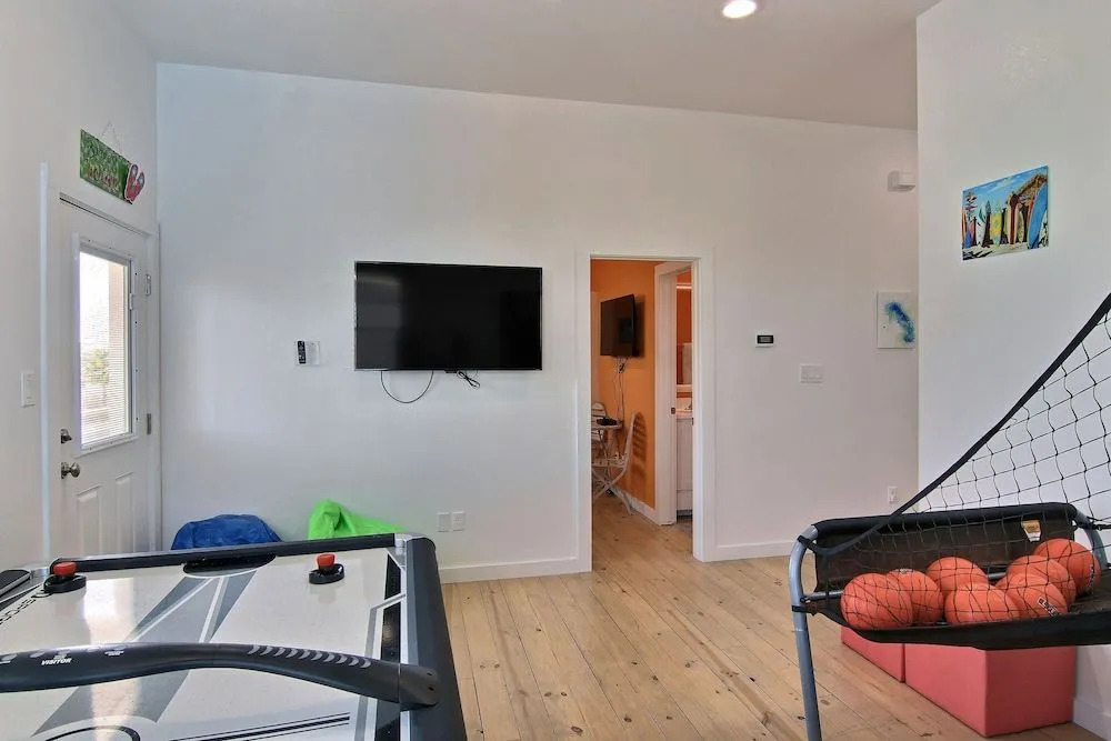 Good Times and Tan Lines - 4 Br home