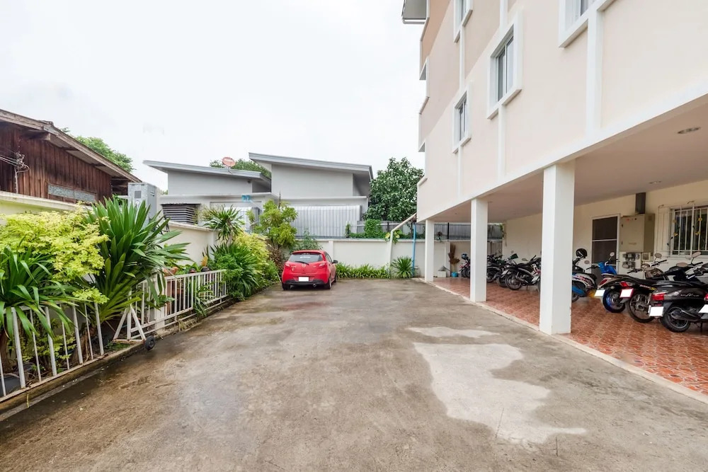 OYO 1069 Baan Nong Moo Apartment