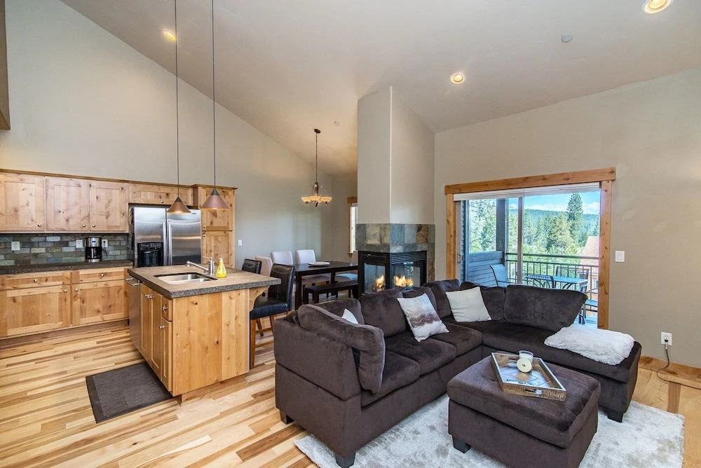 Truckee Townhouse Walk Everywhere by RedAwning