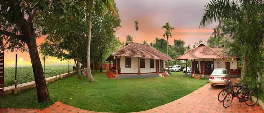 Saro Lake County Hotel