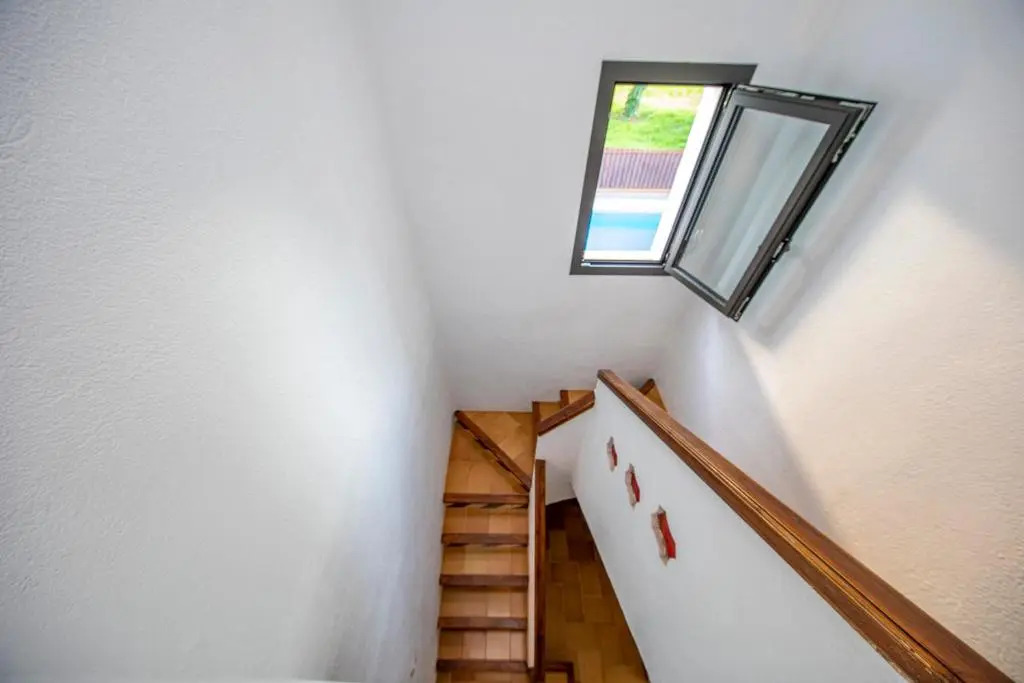HOUSE APARTMENT LESCALA