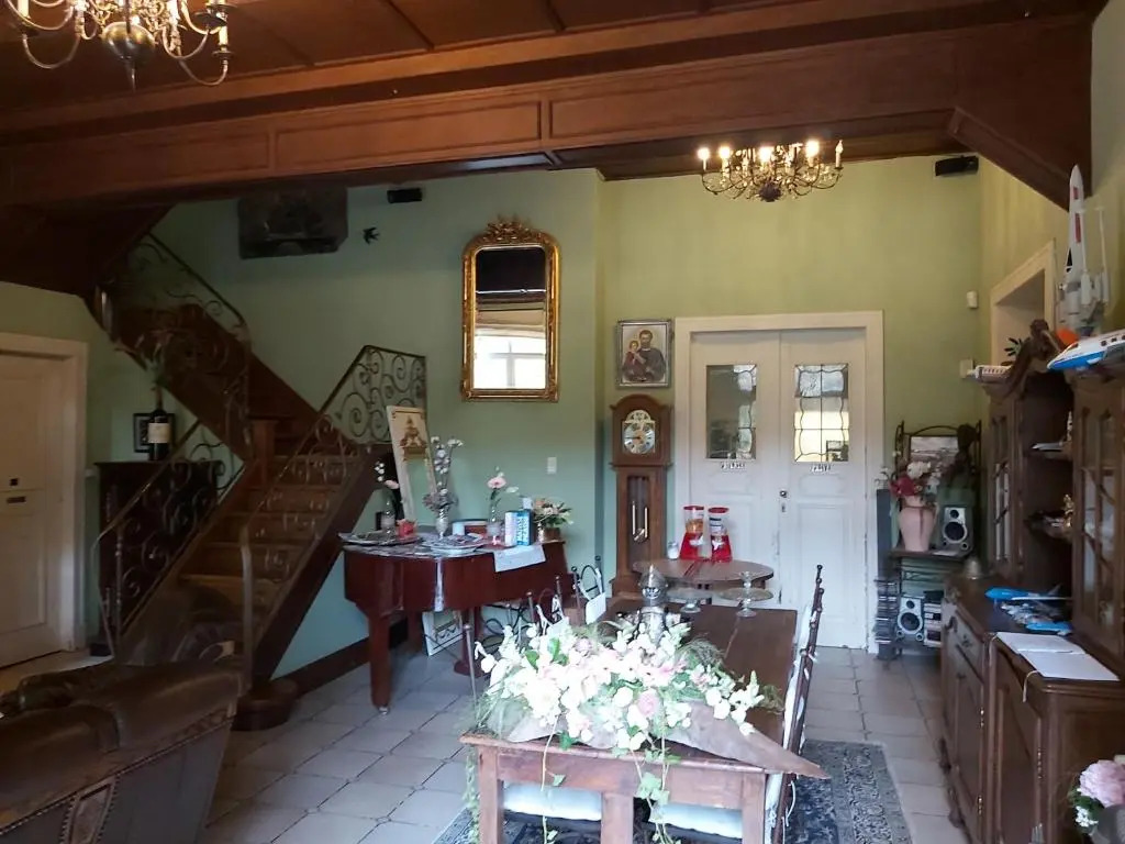 Château Lambert Moulinsart Hotel, shuttle airport, long term parking, snooker, large terrasse, dinner, breakfast