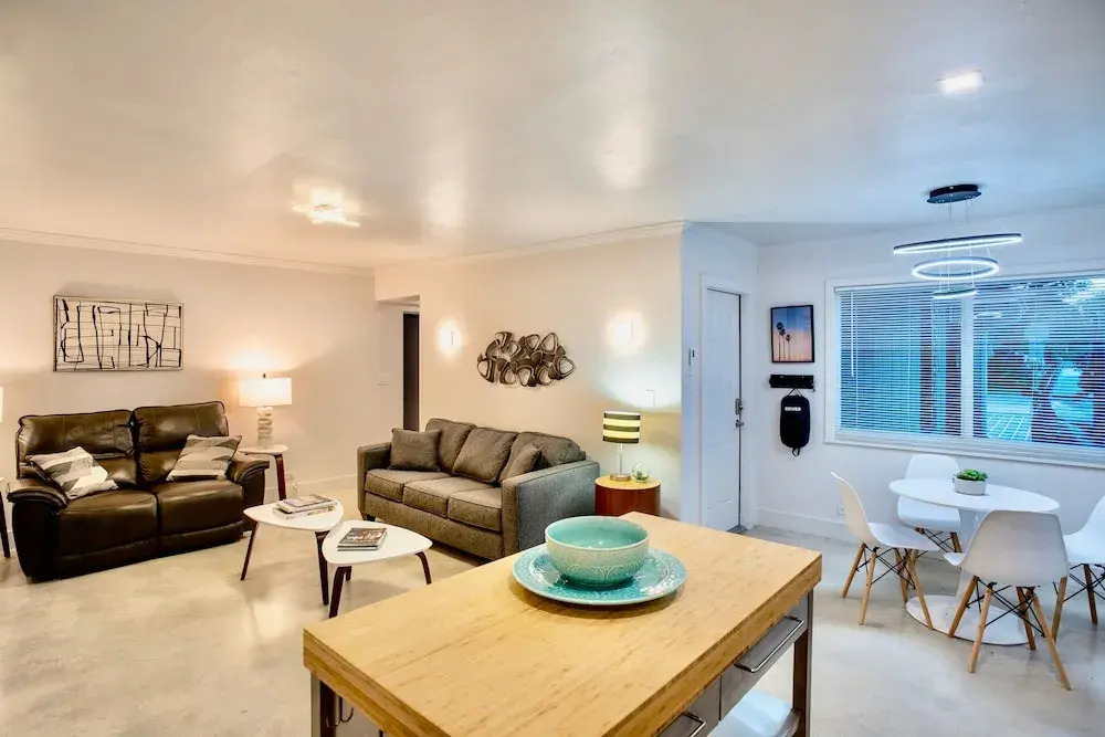 Walk to Wilton Drive - Spacious & Quiet Villa #2 HOT TUB