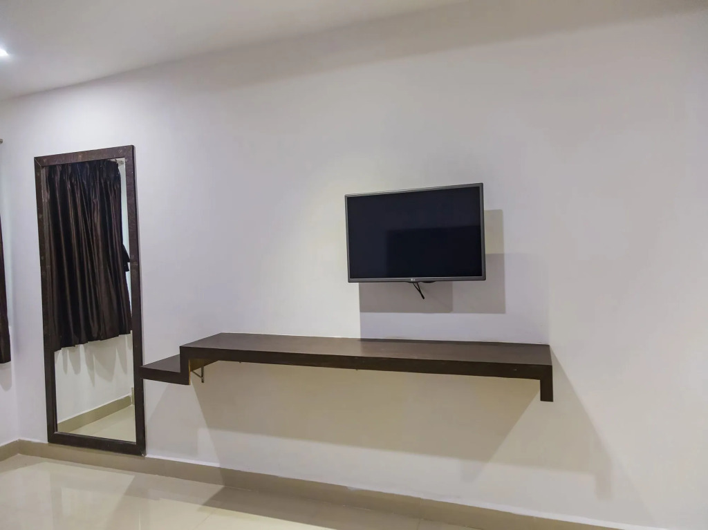 Capital O 7884 Hotel Thyag Inn
