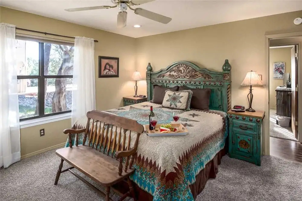 White Mountain Escape - Three Bedroom Cabin with Hot Tub