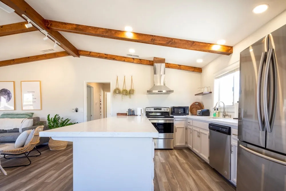 Sukha Life Retreat - Beautiful Views, Close To Jtnp W/hot Tub! 2 Bedroom Home by RedAwning