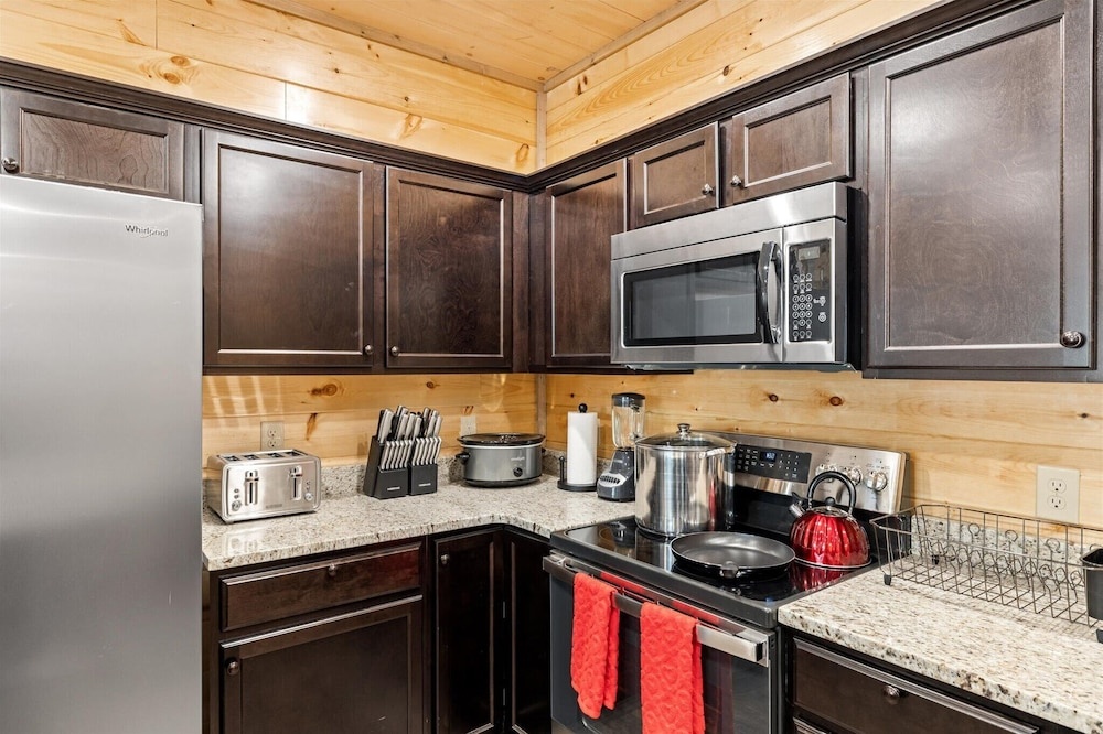 Brand NEW - 8br/6bath Mansion SWD Cabin With Indoor Pool, Hot Tub, & Arcade Room!