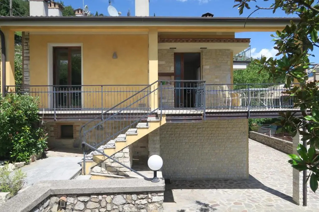 Villa Arianna Lake View Apartments with Pool
