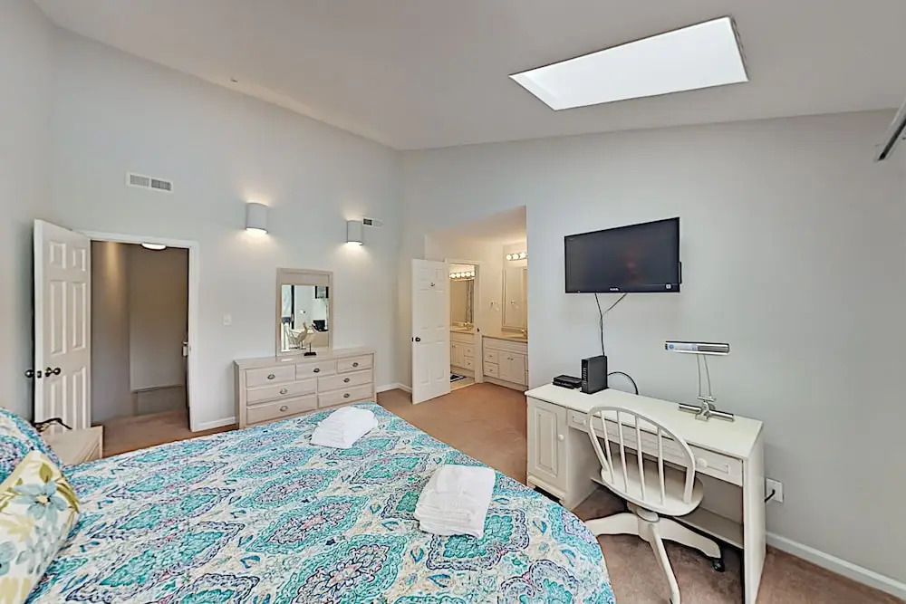 140beach 2 Bedroom Condo