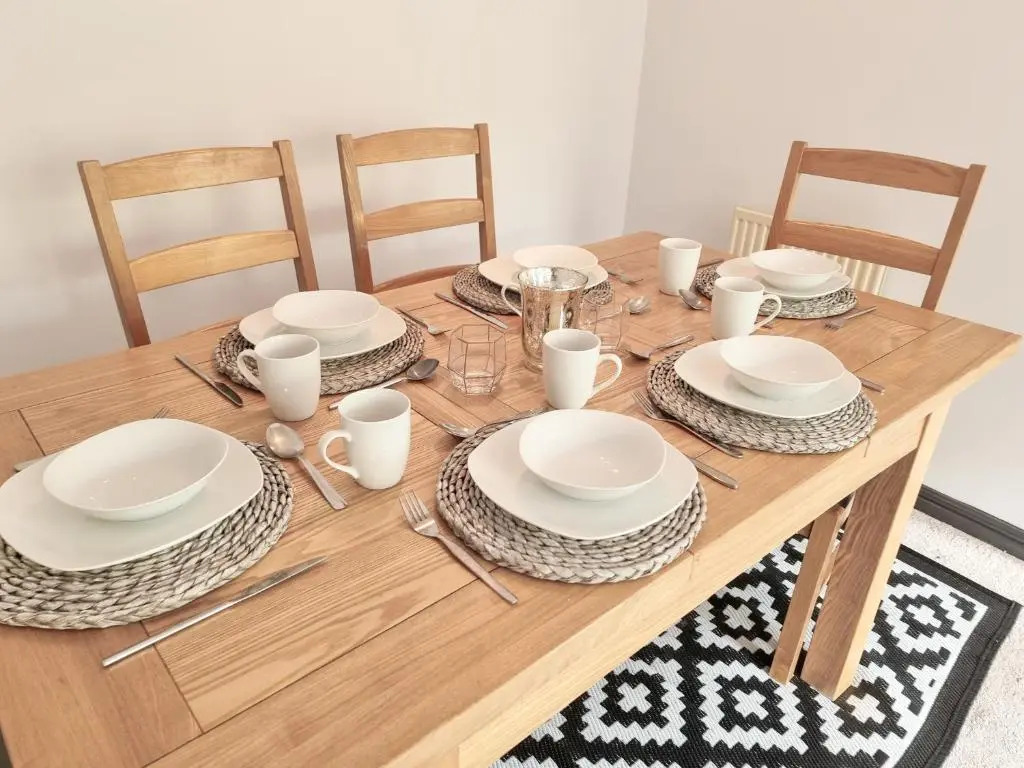 City House in Nice Area - Smart Tv's, 900mb Wifi
