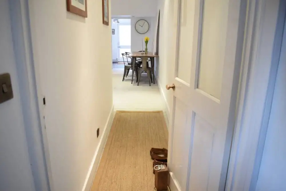 Modern 1 Bedroom Flat in Battersea With Patio