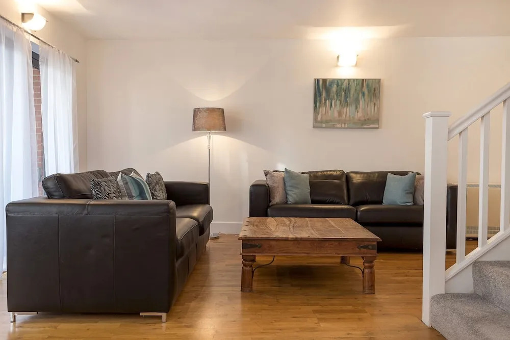 Spacious & Modern 3 Bedroom Apt Near Canary Wharf