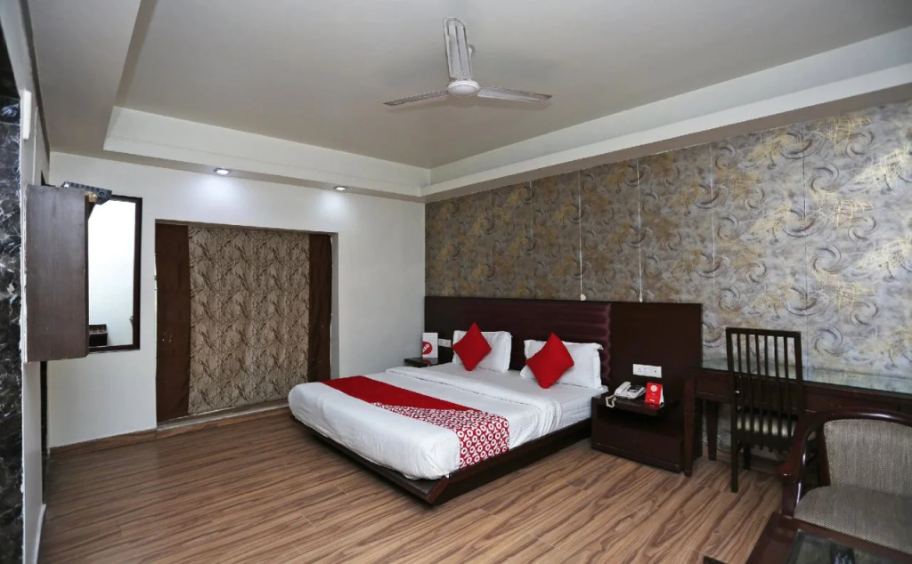 OYO 13758 XS Residency