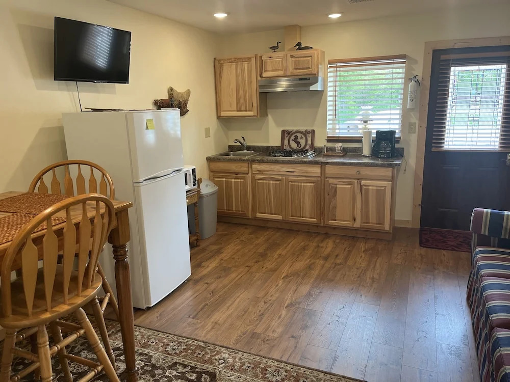 Creekside Vacation Rentals- Adults Only