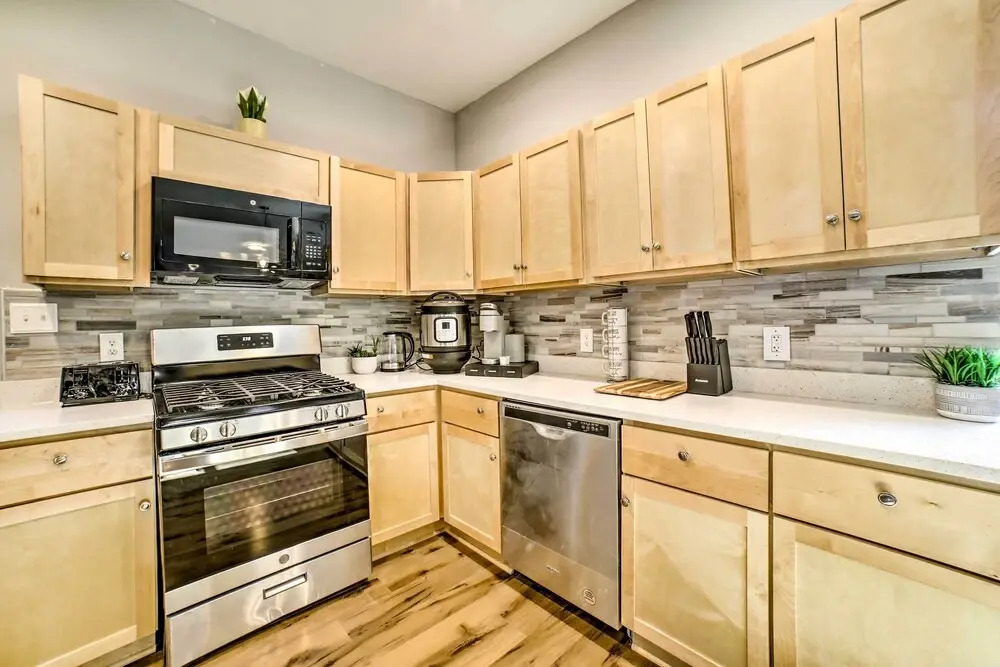 Pittsburgh Townhome: 1 Mi to Downtown