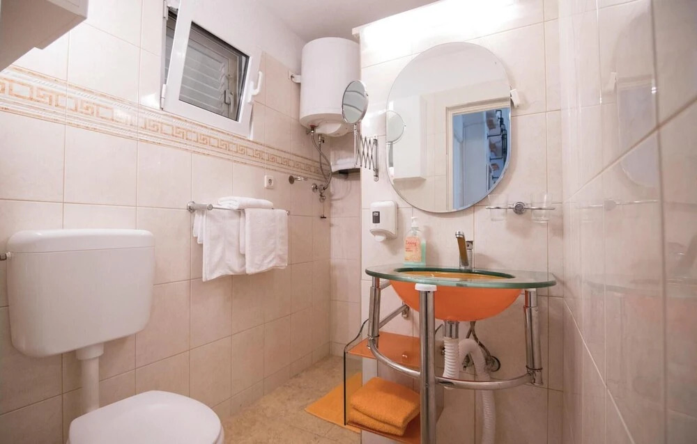 Holiday Home Sucuraj 06