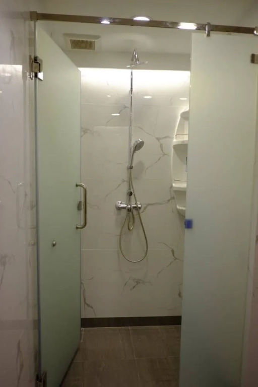 A.D.B. 08 Express - Hostel