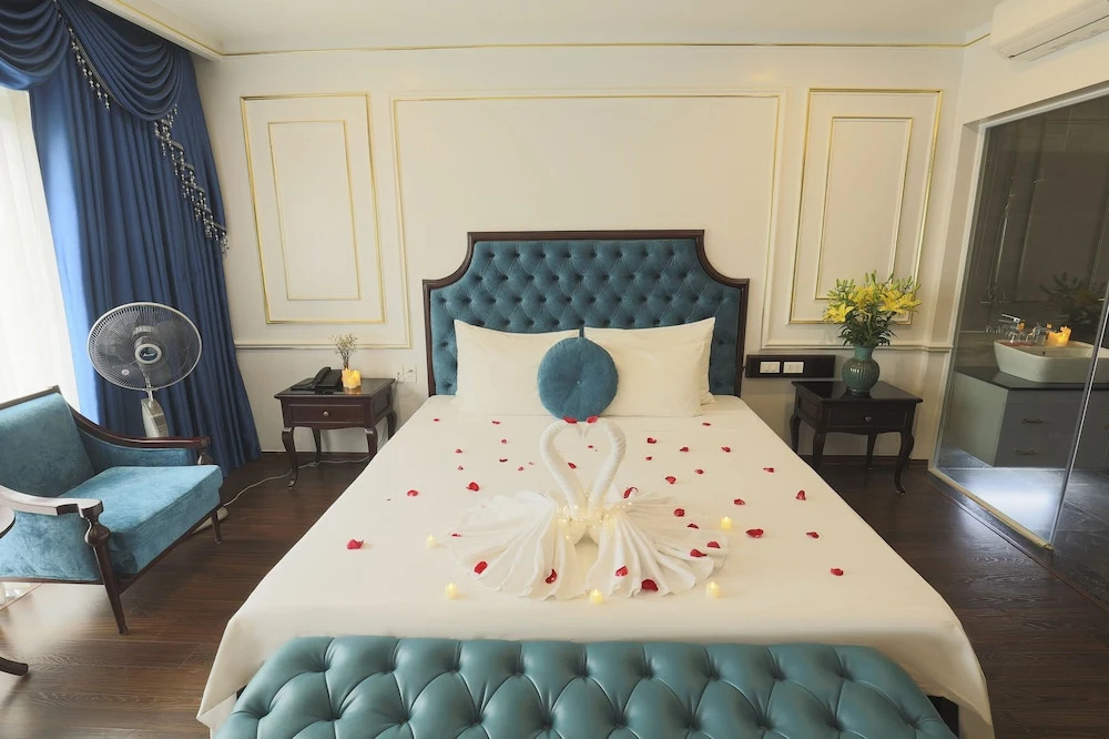 Royal Văn Phú Hotel