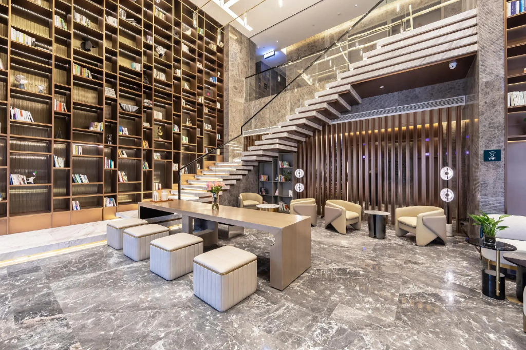 Atour Hotel Zhengzhou East Station Longzi Lake