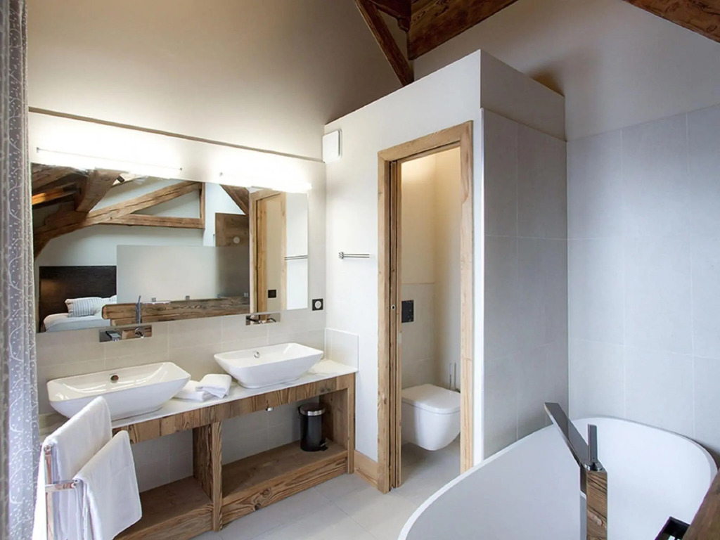 Spacious 14-person chalet with indoor pool in Les Deux Alpes