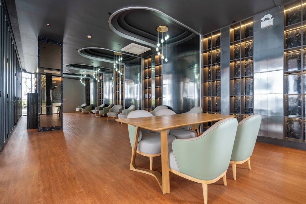 Stylish Apartments in a New Boutique Complex in the Laguna