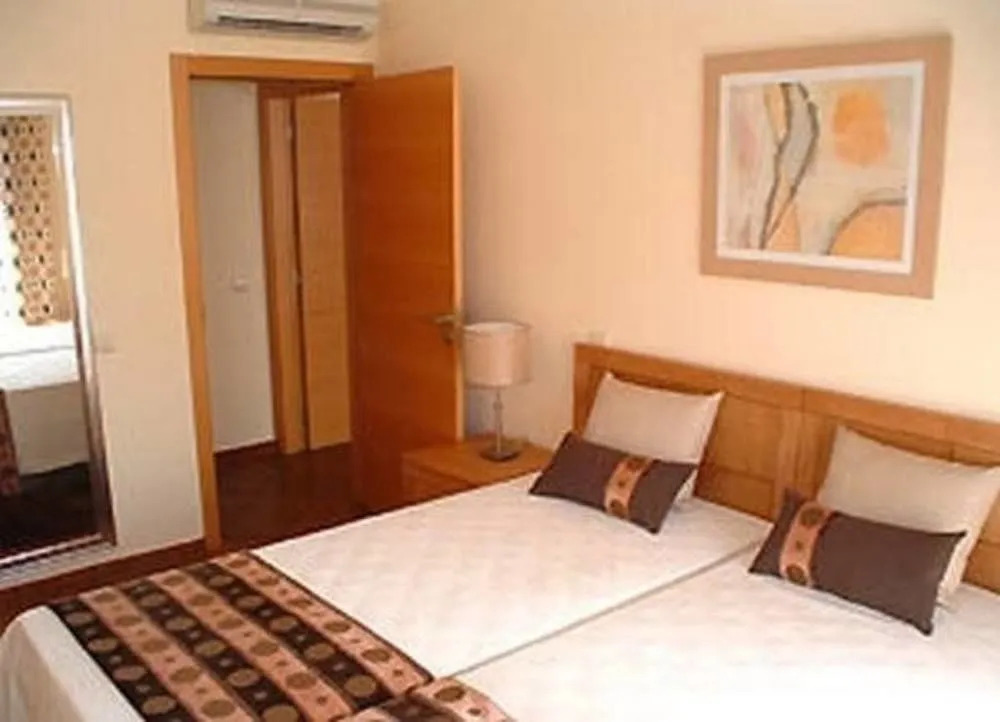 Domus Iberica Burgau Apts & Villas