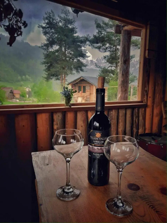 Heshkili huts Svaneti