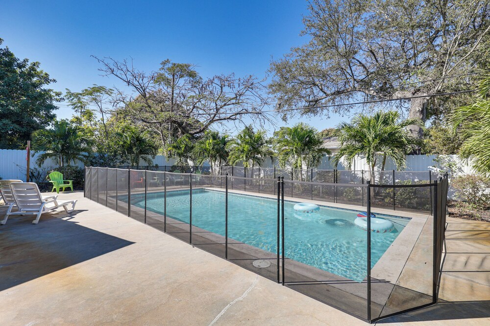3 Mi to Las Olas Blvd: Tropical Getaway w/ Patio!