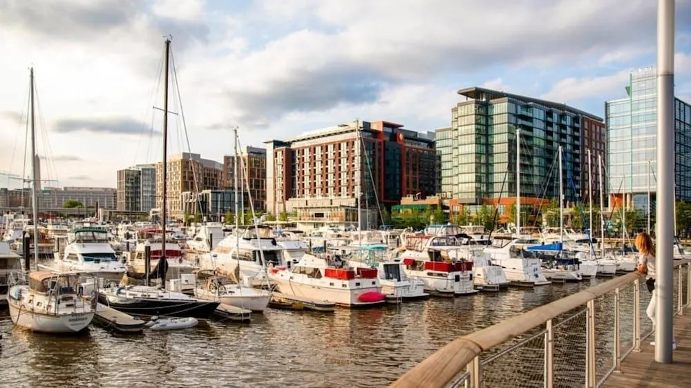 Global Luxury Suites at The Wharf