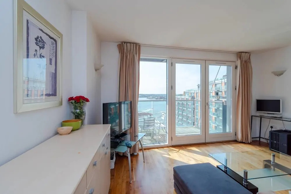 Stylish Modern 2 Bedroom Apartment