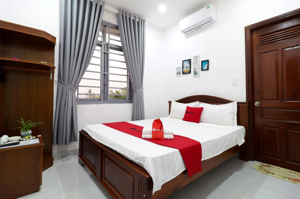 RedDoorz Luxury An Phu Dong Hotel