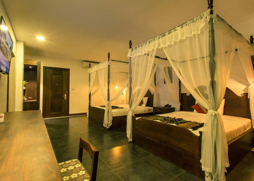 Yeak Loam Hotel