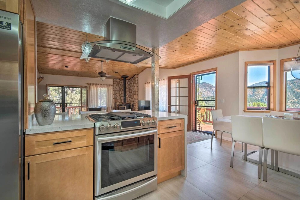 Cozy Pine Mountain Cabin: Hike, Bike, Fish Nearby!
