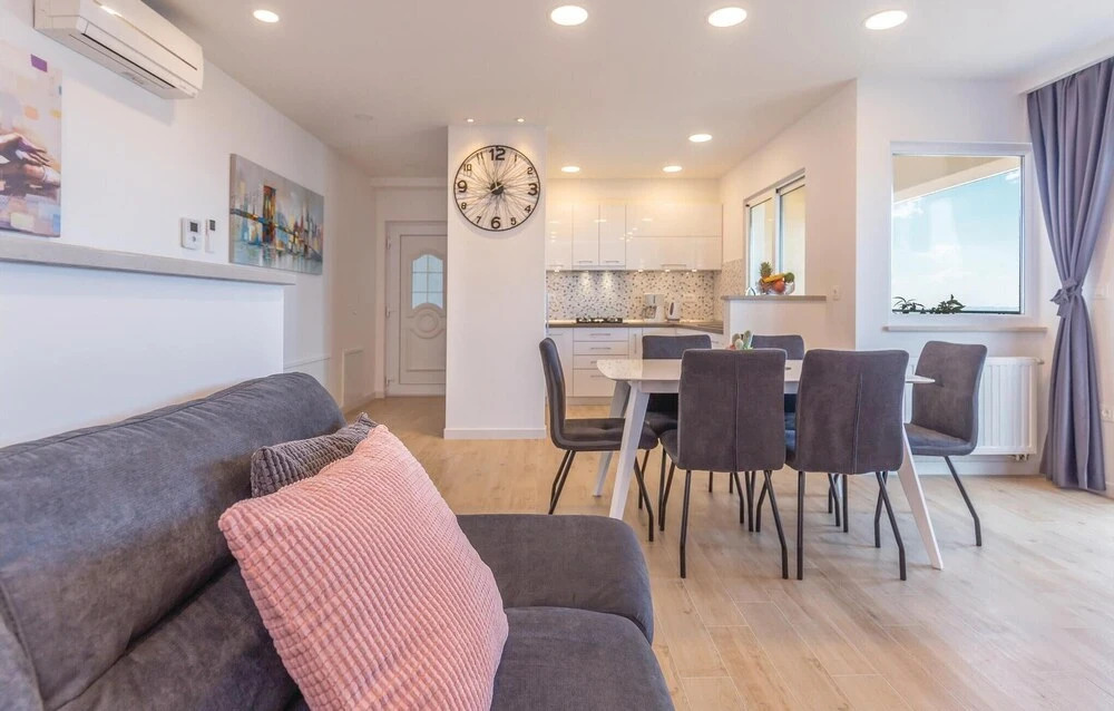 Beautiful Apartment in Makarska With 3 Bedrooms and Wifi