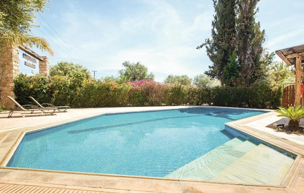 Amazing Home in Laatchi With 3 Bedrooms, Outdoor Swimming Pool and Swimming Pool