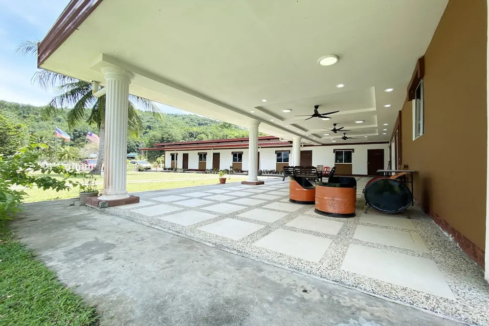 OYO Home 90319 Ambong Bay Resthouse Homes