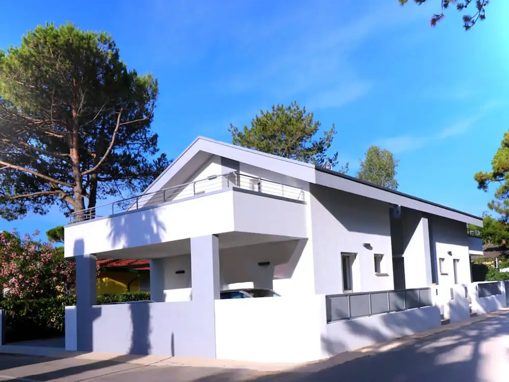 Stunning Villa With Private Fenced Garden and bbq