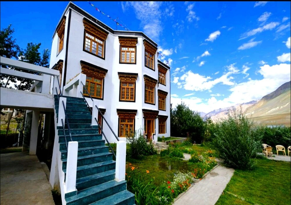 Omasila Hotel