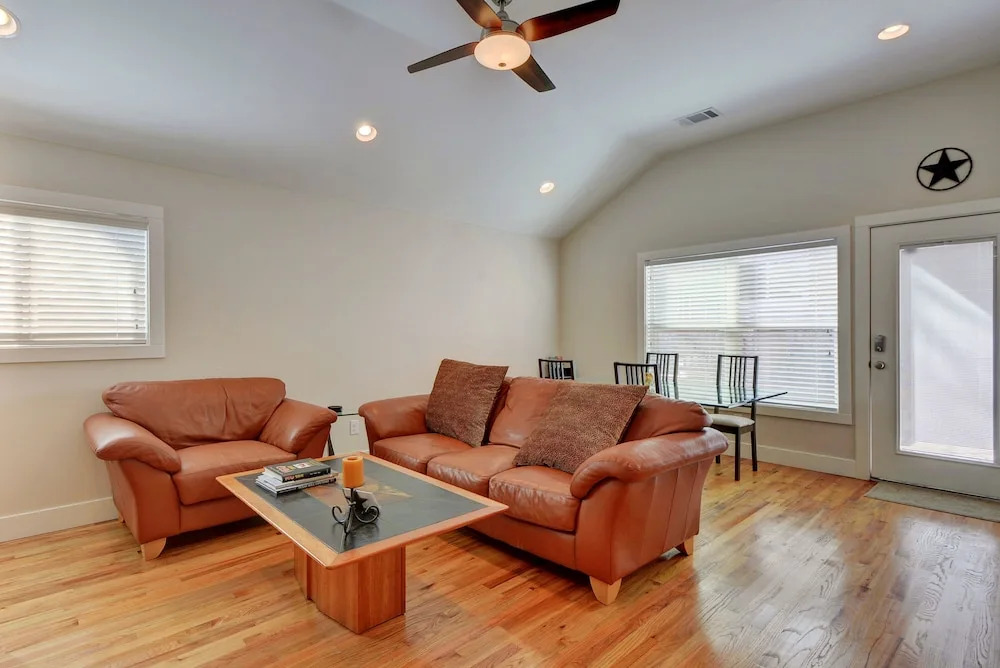 2BR Renovated Austin Coach House by RedAwning