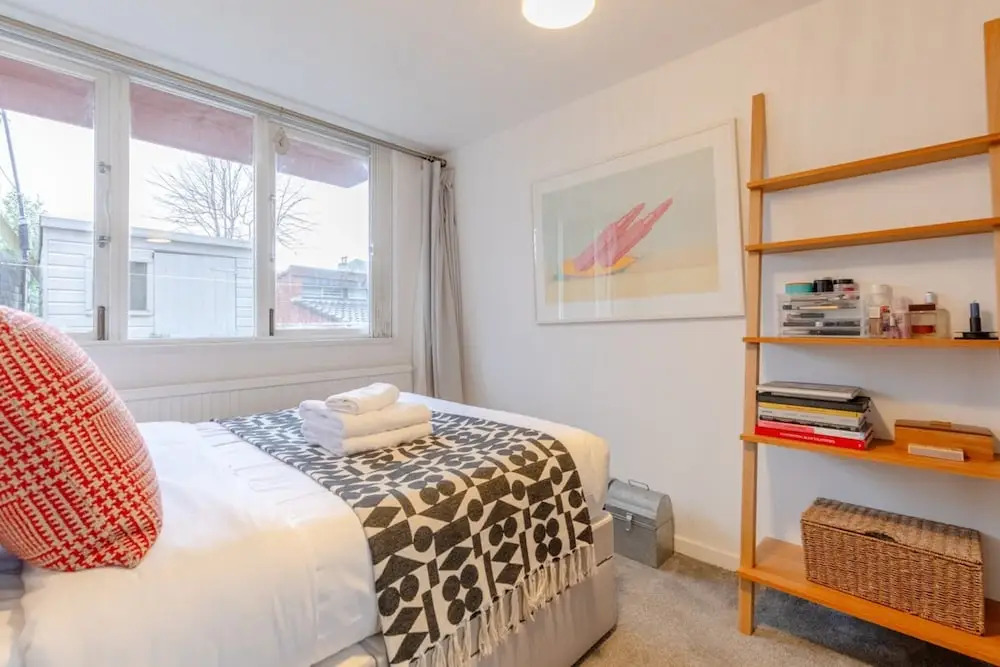 Stunning 1BD Flat w/ Garden Area, Kentish Town!