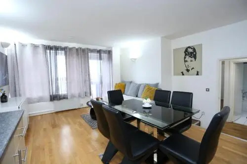 Gorgeous 2 Bathroom Woolwich