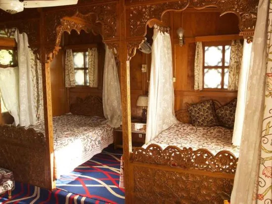 Heaven Breeze Group of Houseboats