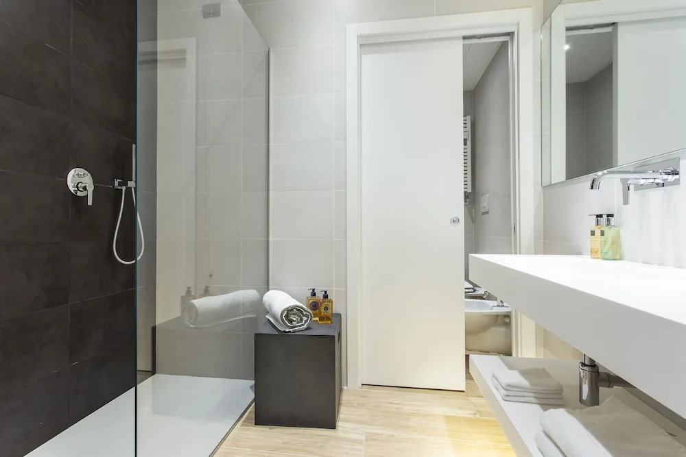 Erïk Langer S.Sofia Suites