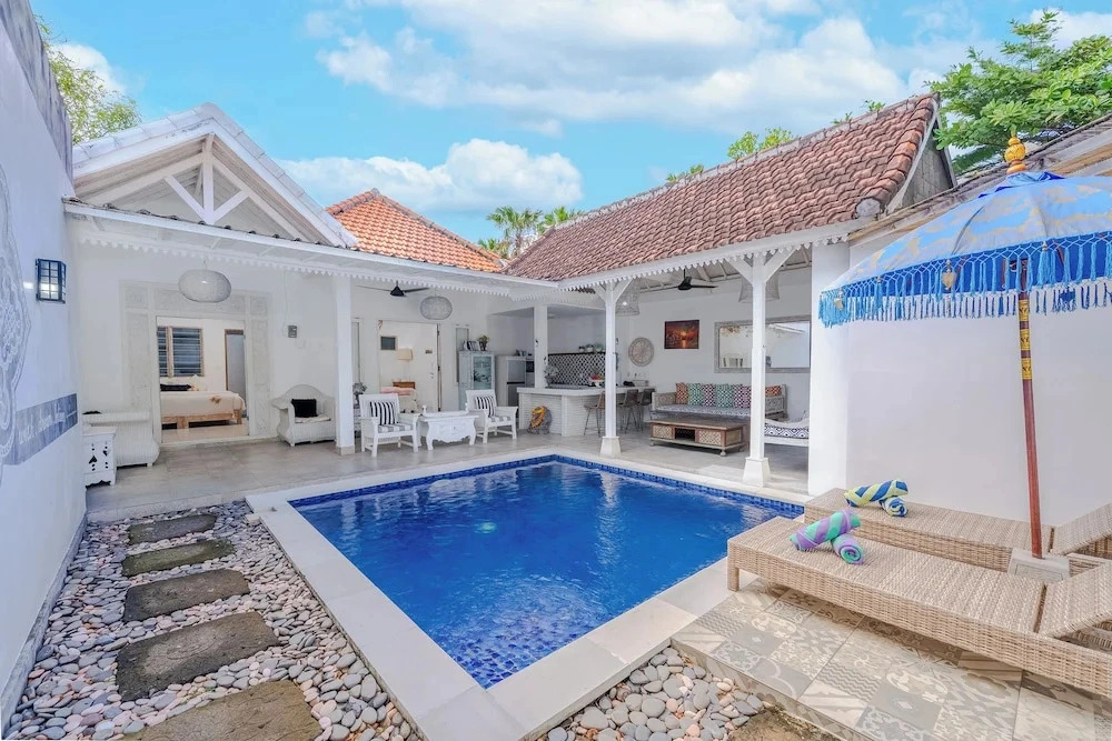 Peacock Bungalow by Pertama Stay