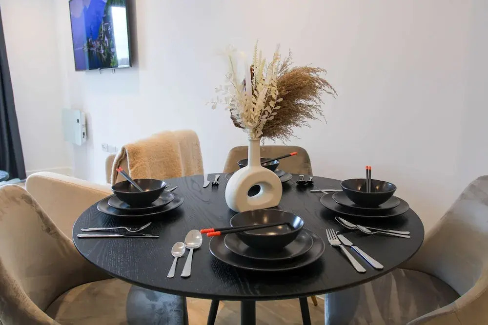 Slate Suite 1BR City Views
